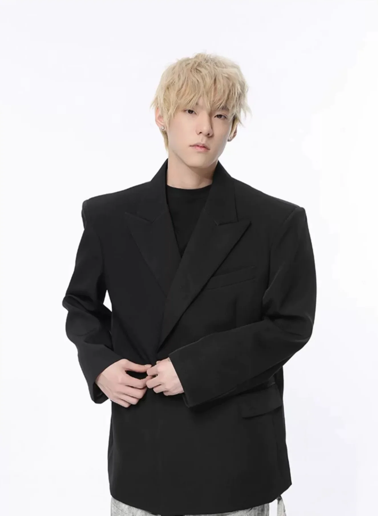 Asymmetric Structured Blazer with Lock Clasp Detail - Image 6