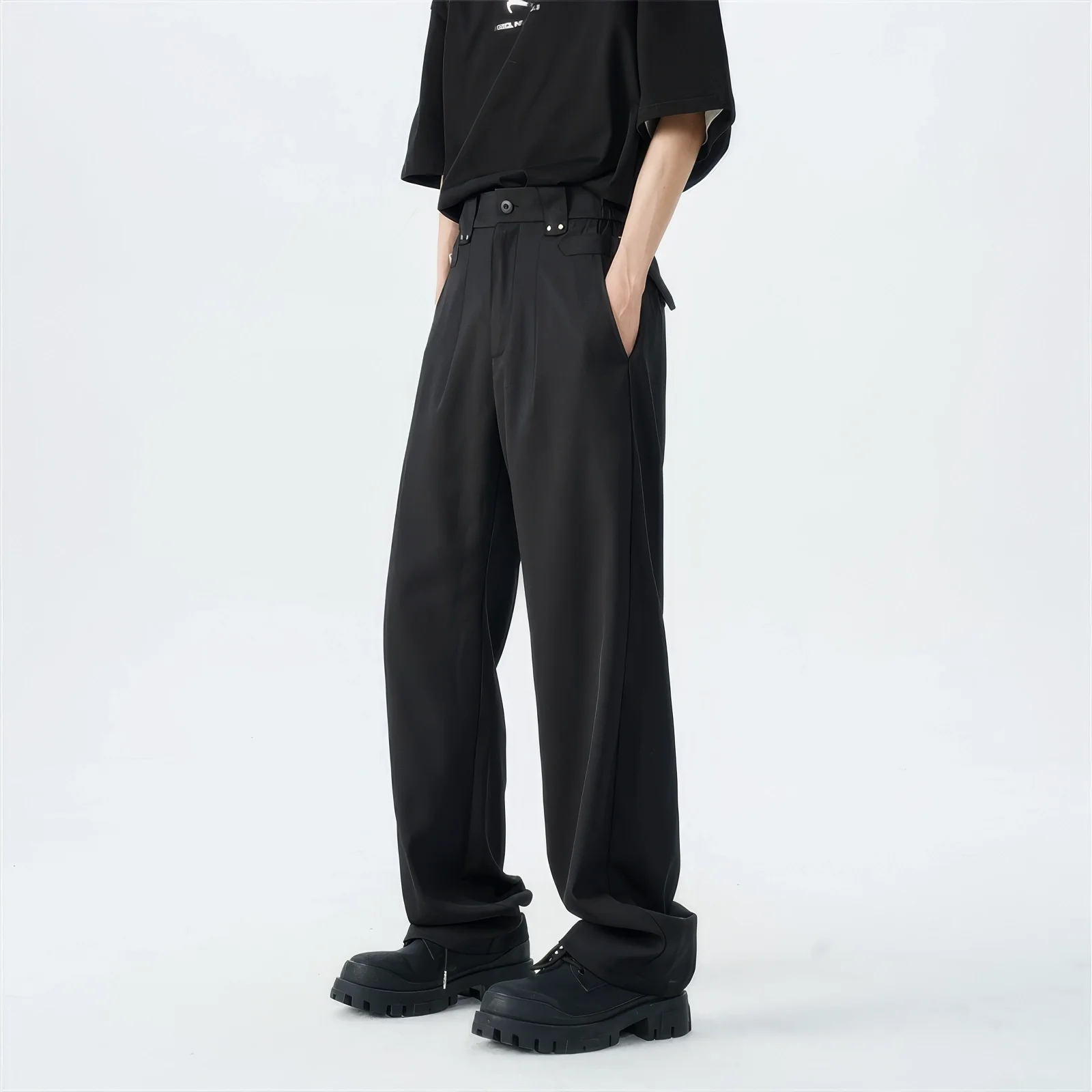 Belted Pleated Lightweight Trousers with Side Pockets - Image 4