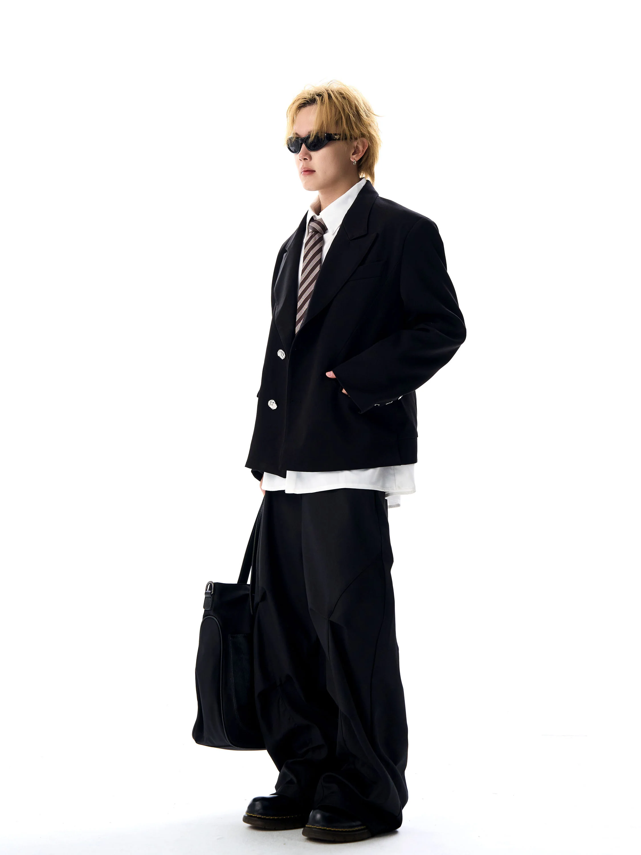 Boxy Mid-Crop Blazer with Decorative Metal Button - Image 9