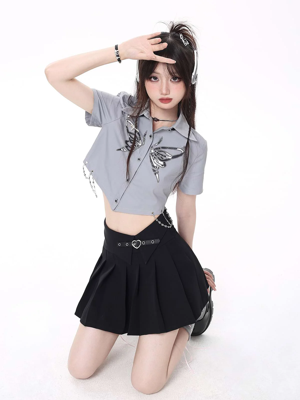 Butterfly Print Pointed Hem Cropped Button Shirt with Chain Accessories - Image 8