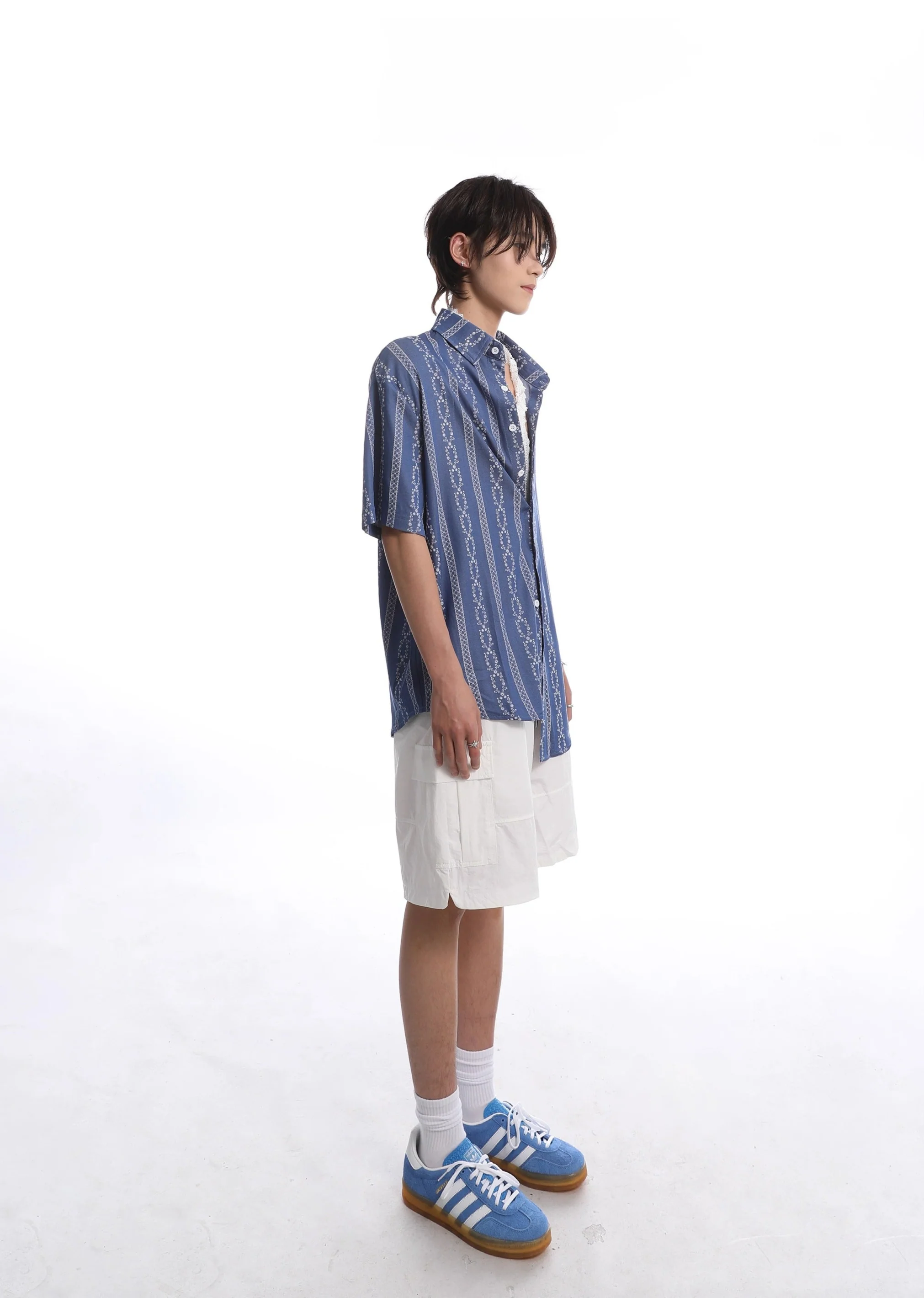 Button-Up Shirt with Vertical Floral Stripe Pattern - Image 3