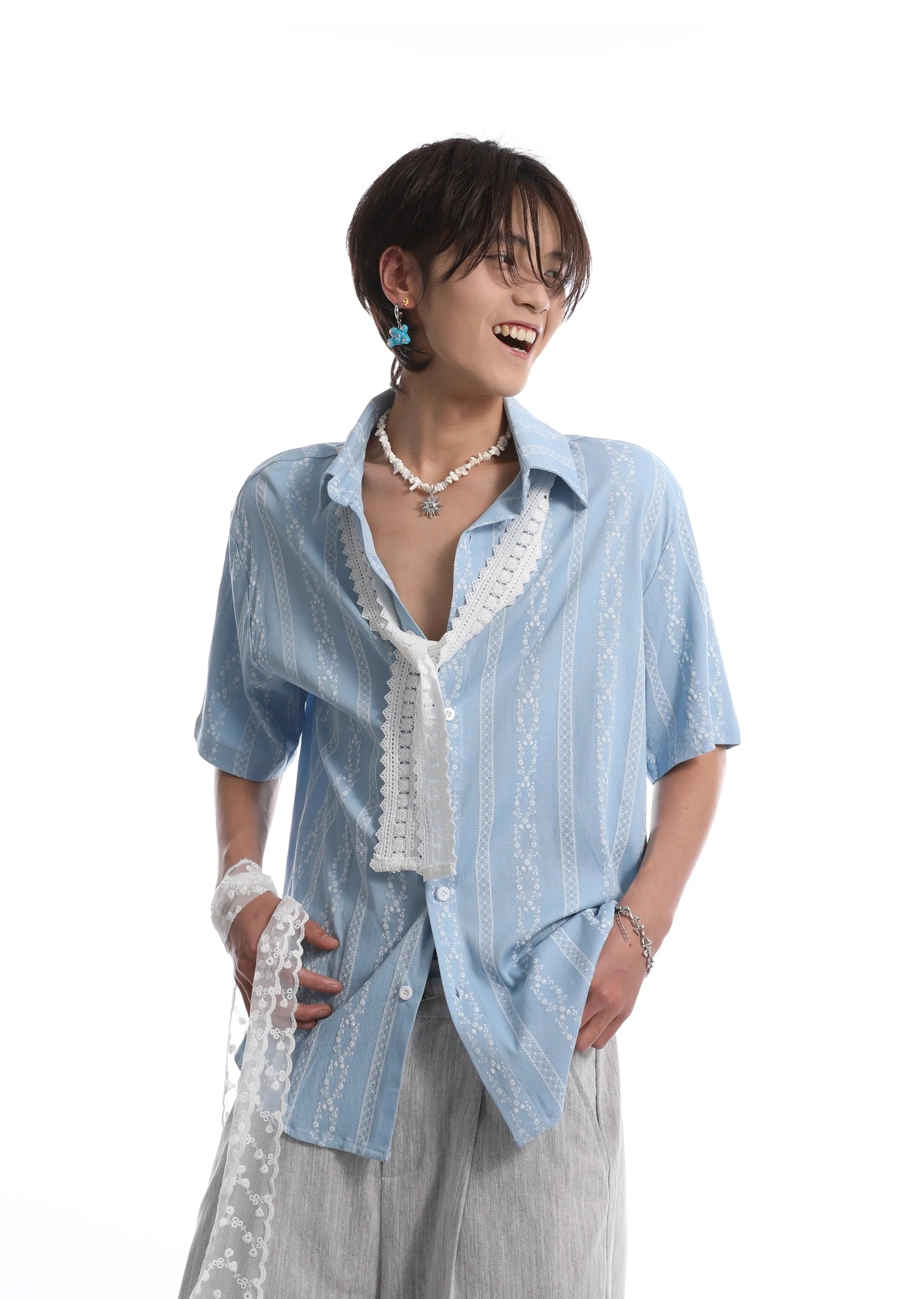 Button-Up Shirt with Vertical Floral Stripe Pattern - Image 4