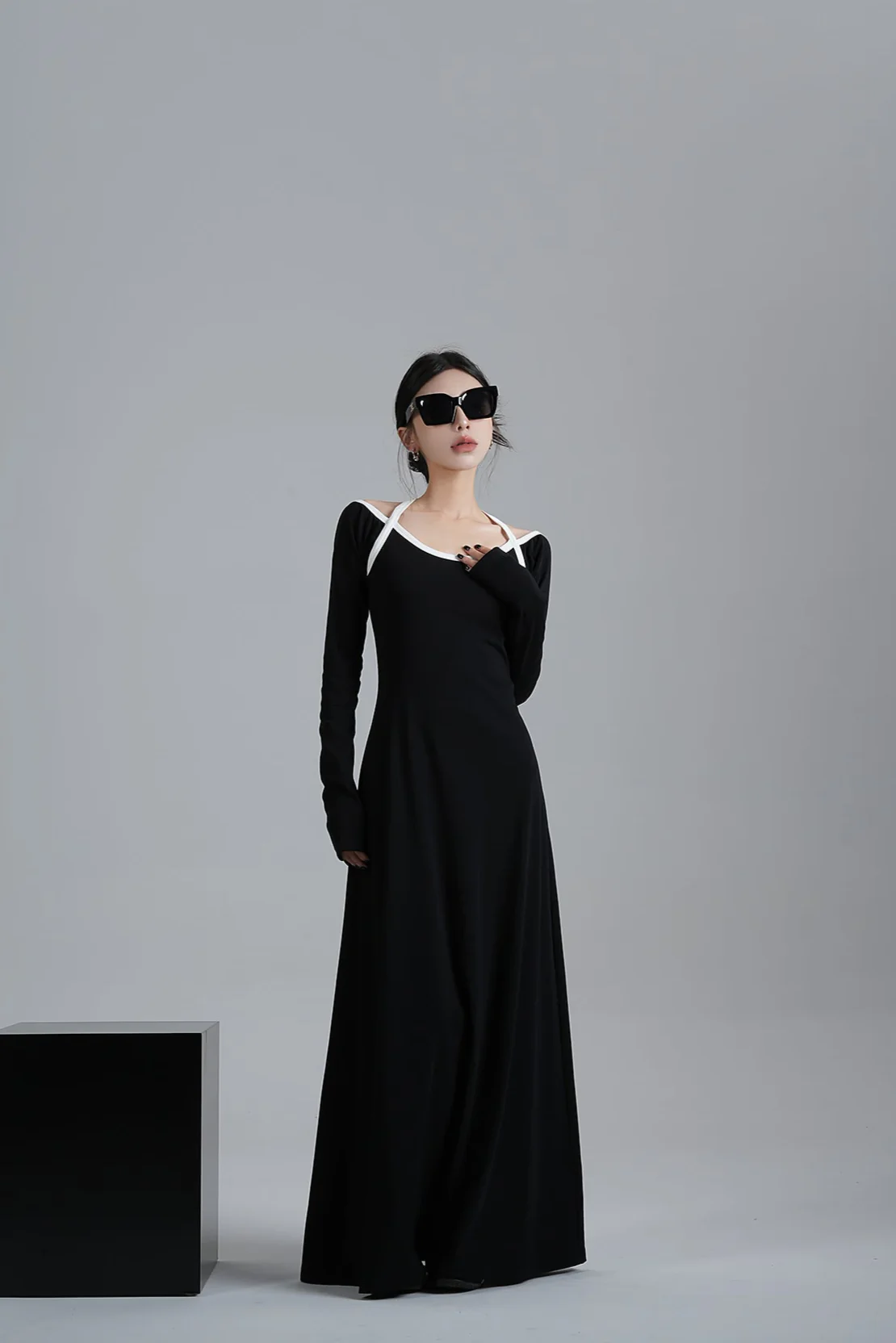 Cold Shoulder Long Sleeve Contrast Trim Maxi Dress - Image 2