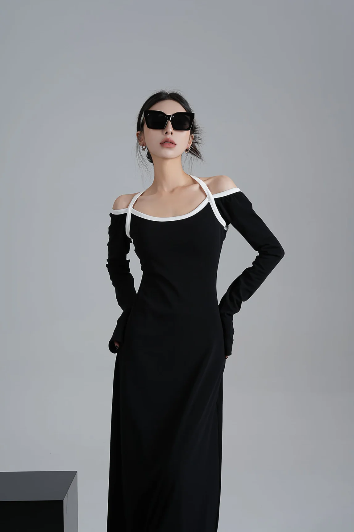 Cold Shoulder Long Sleeve Contrast Trim Maxi Dress - Image 4