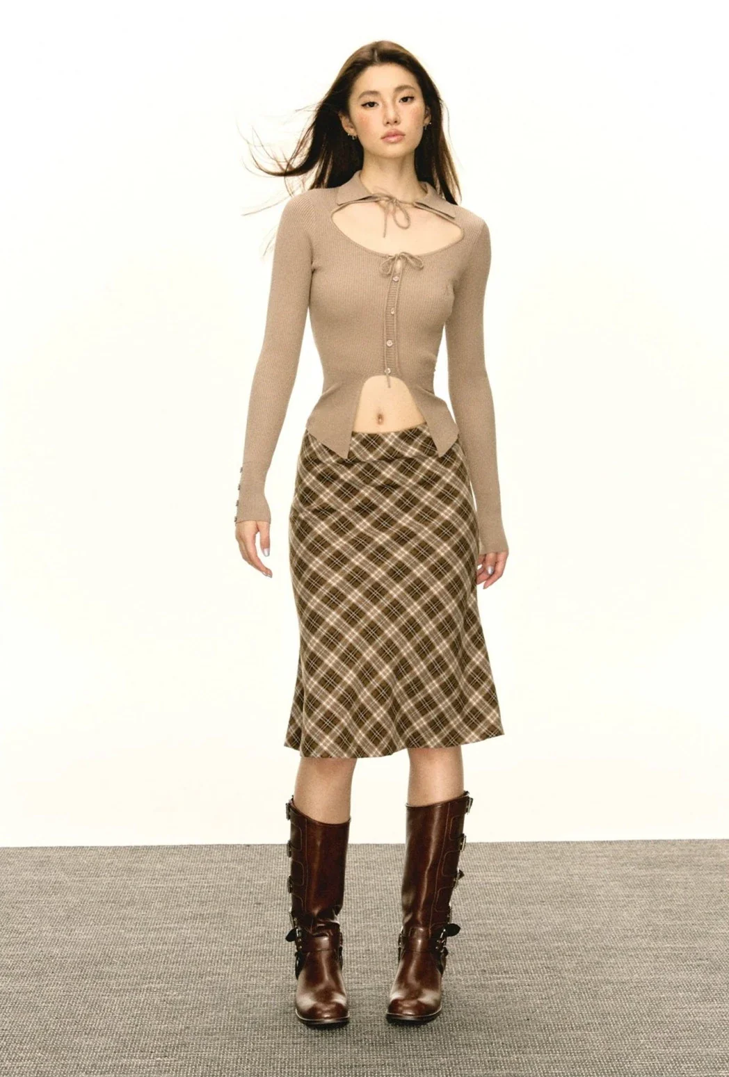 Collared Cutout Skinny Ribbed Button Top - Image 11