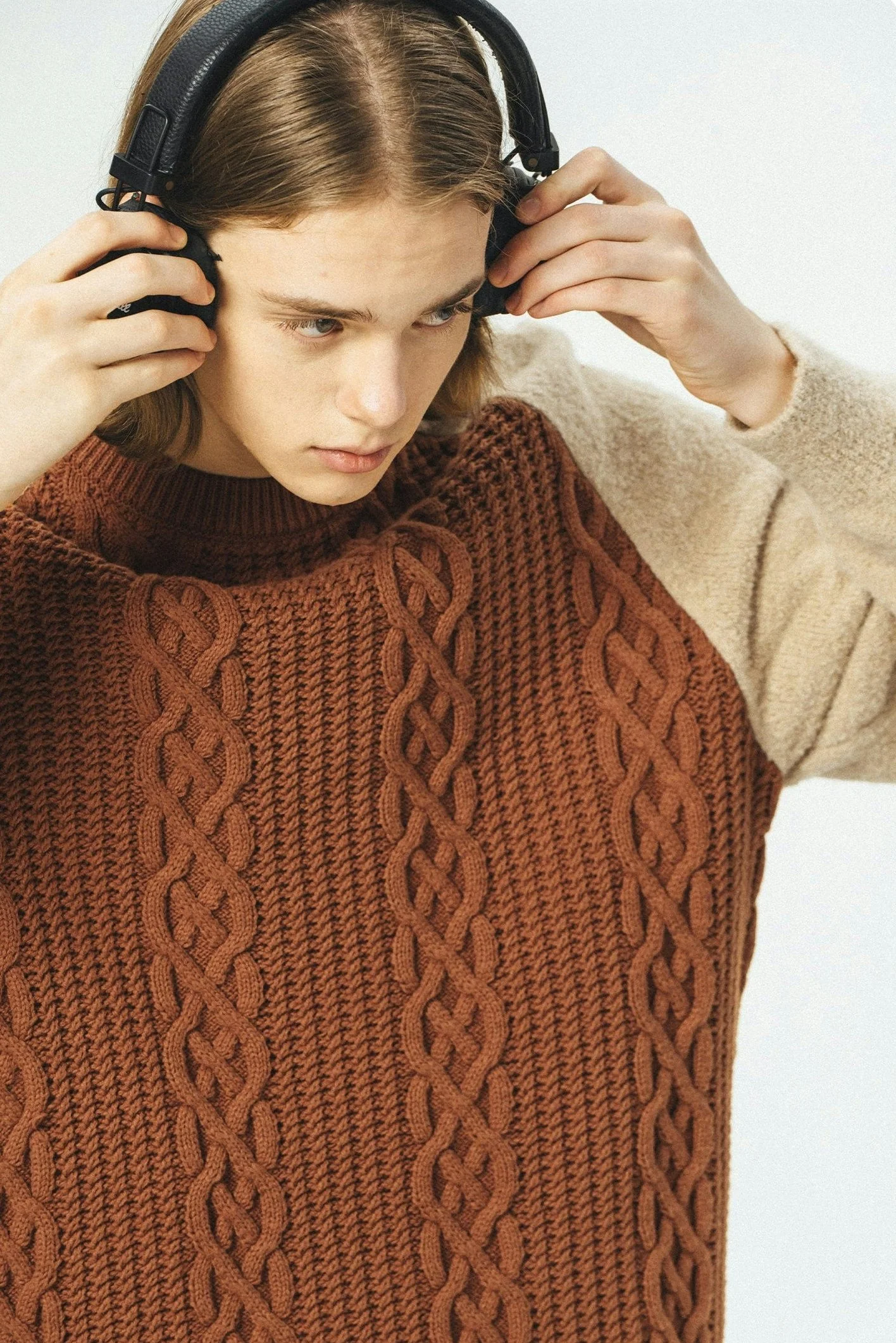 Color Block Cable Knit Crewneck Sweater - Image 8
