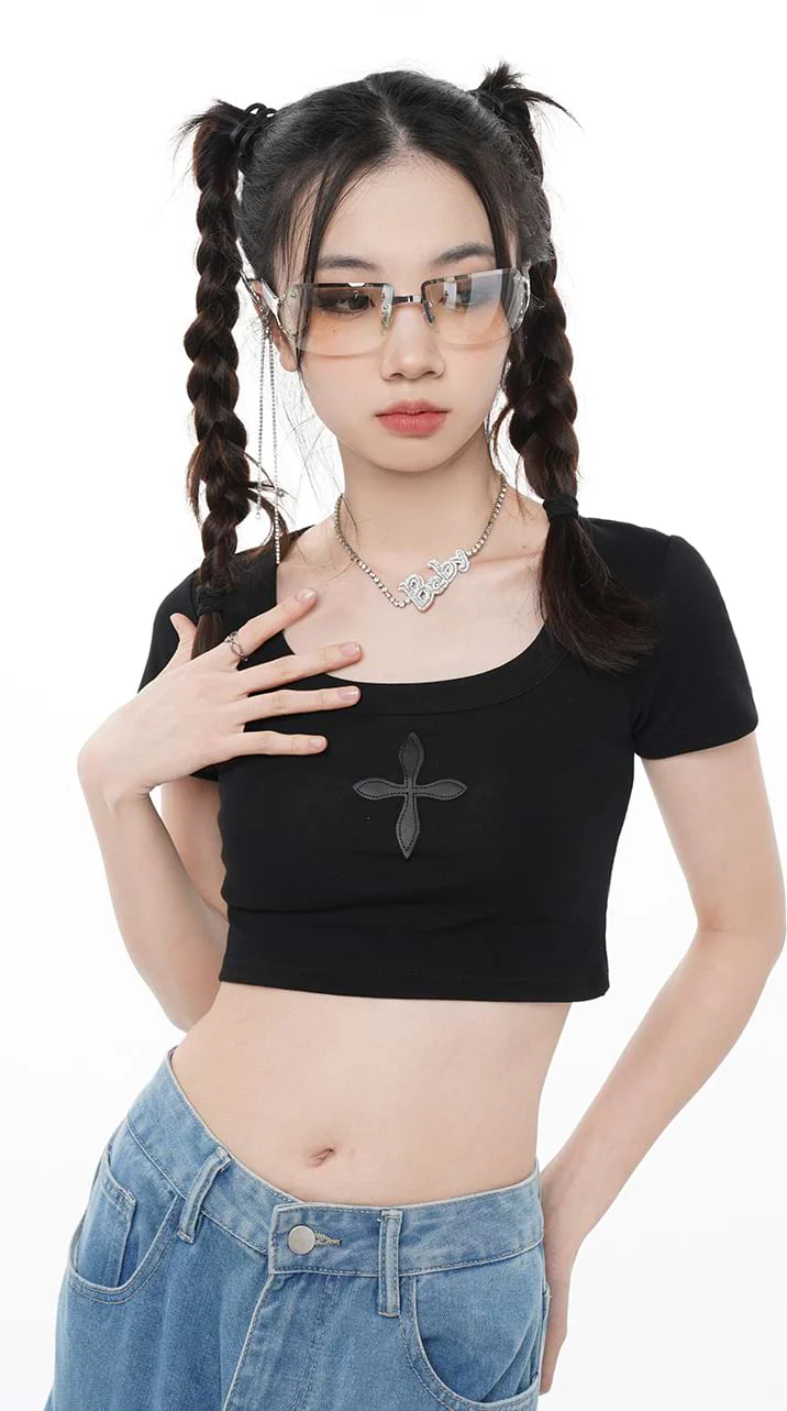 Cross Print Cropped Tee - Image 13