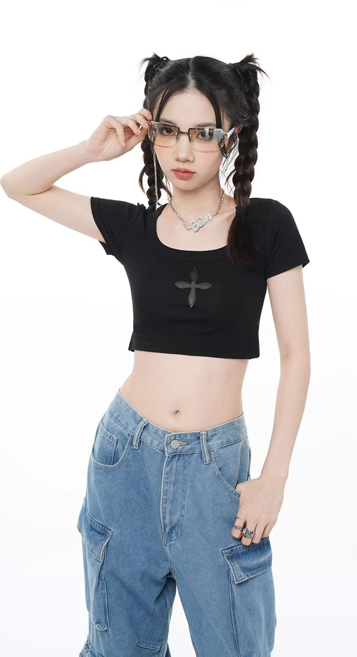 Cross Print Cropped Tee - Image 14