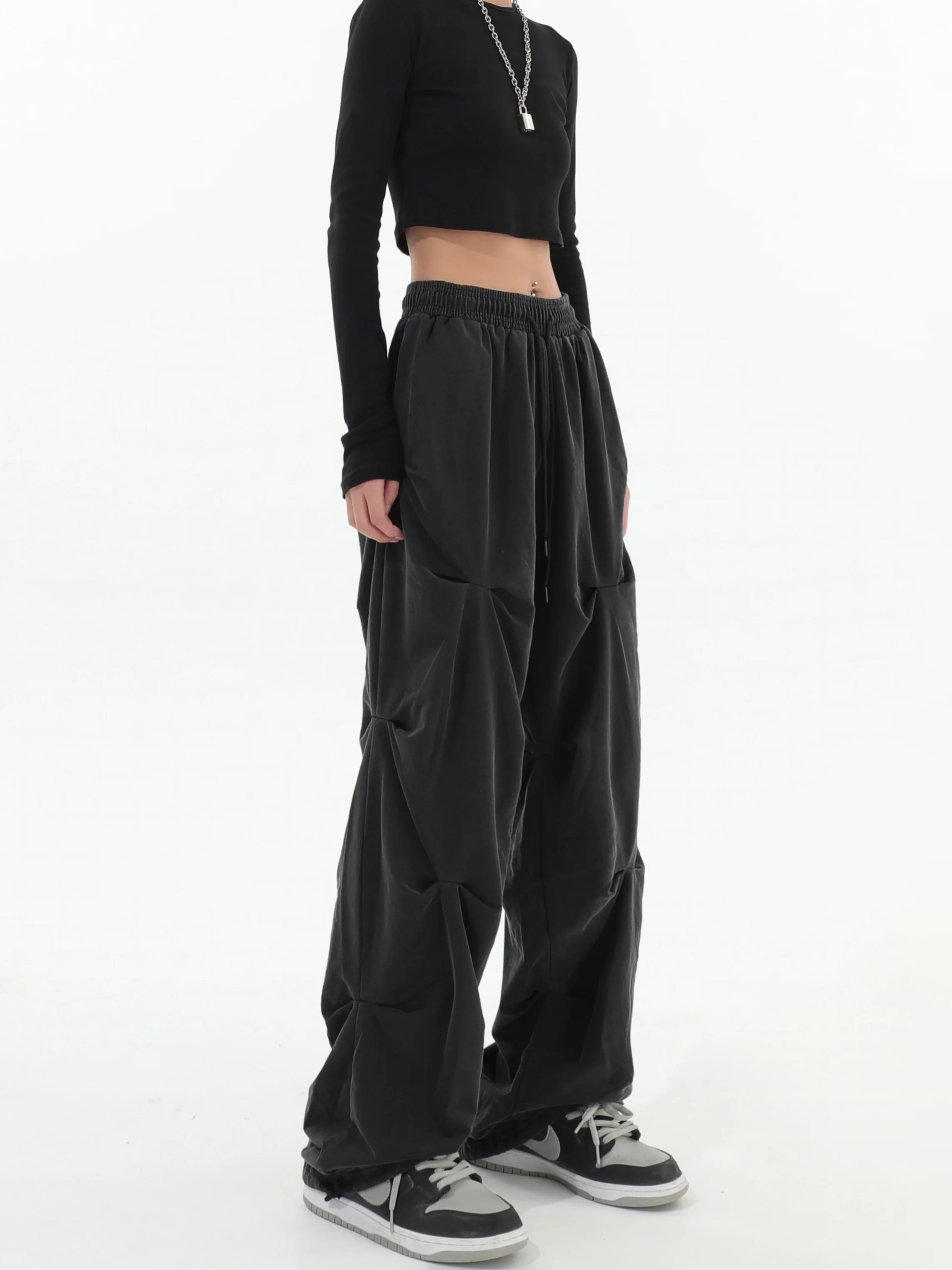 Diagonal Pleated Lightweight Pants - Image 8