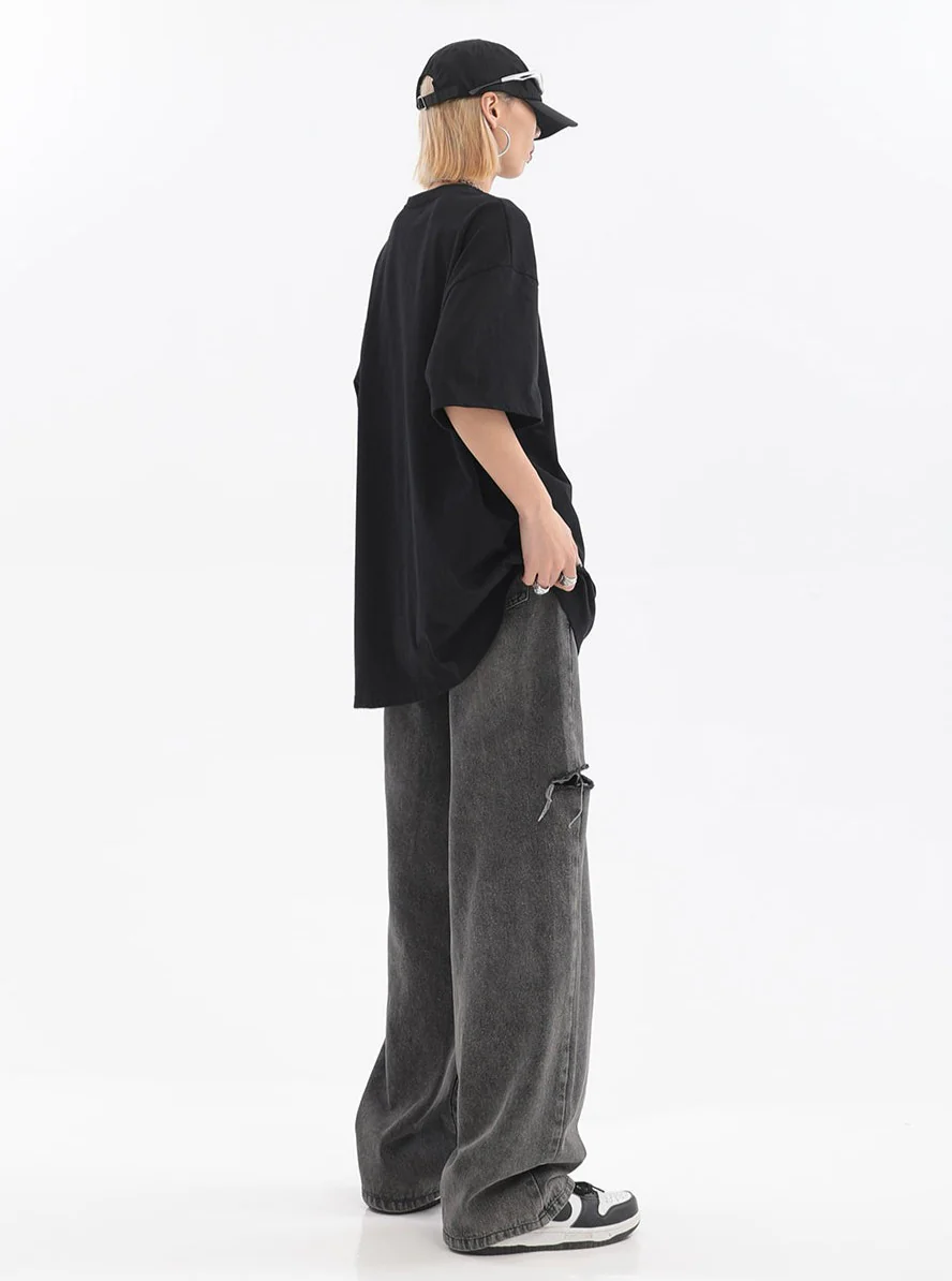 Distressed Faded Jeans with Chain Belt - Image 12