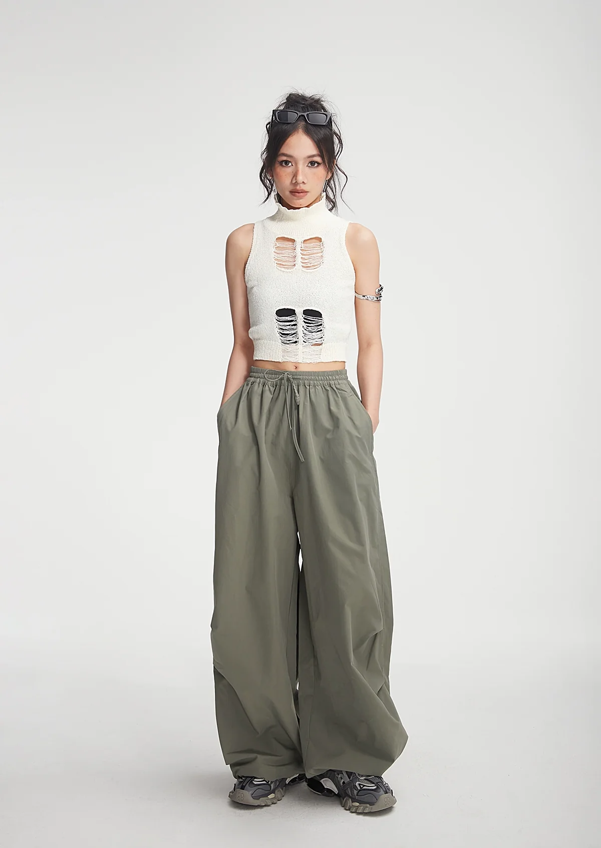 Drawstring Wide-Leg Parachute Jogger Pants - Image 9