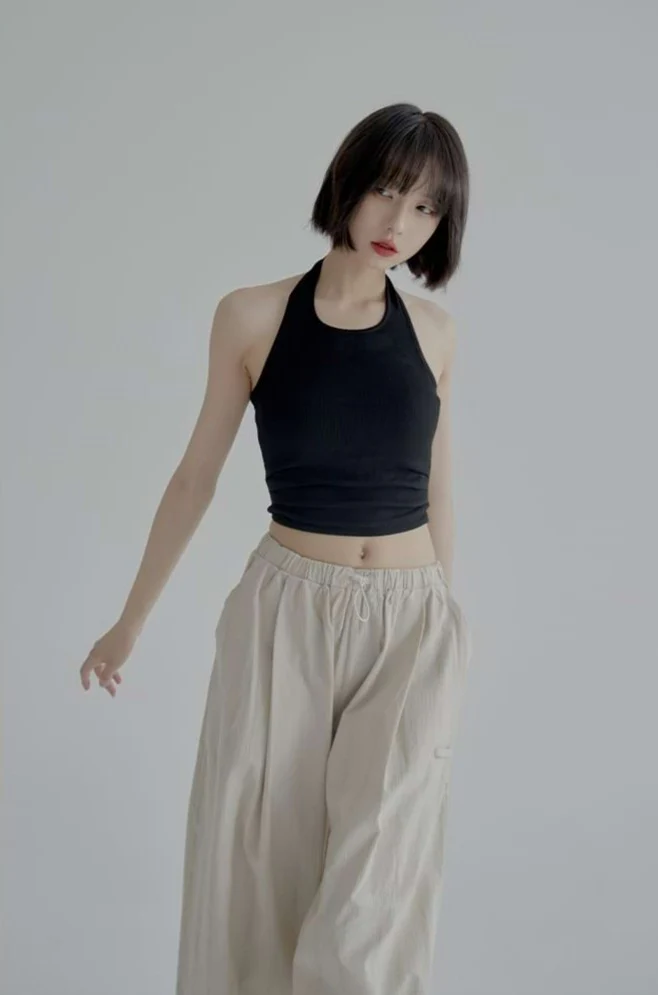 Halter Neck Cropped Tank Top - Image 2