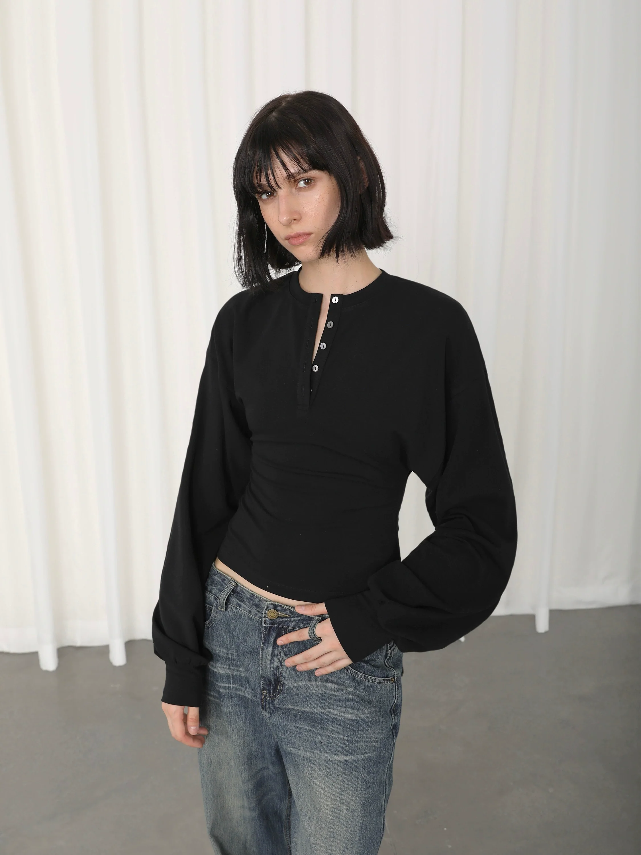 Henley Neck Cinch-Waisted T-Shirt With Balloon Sleeves - Image 5