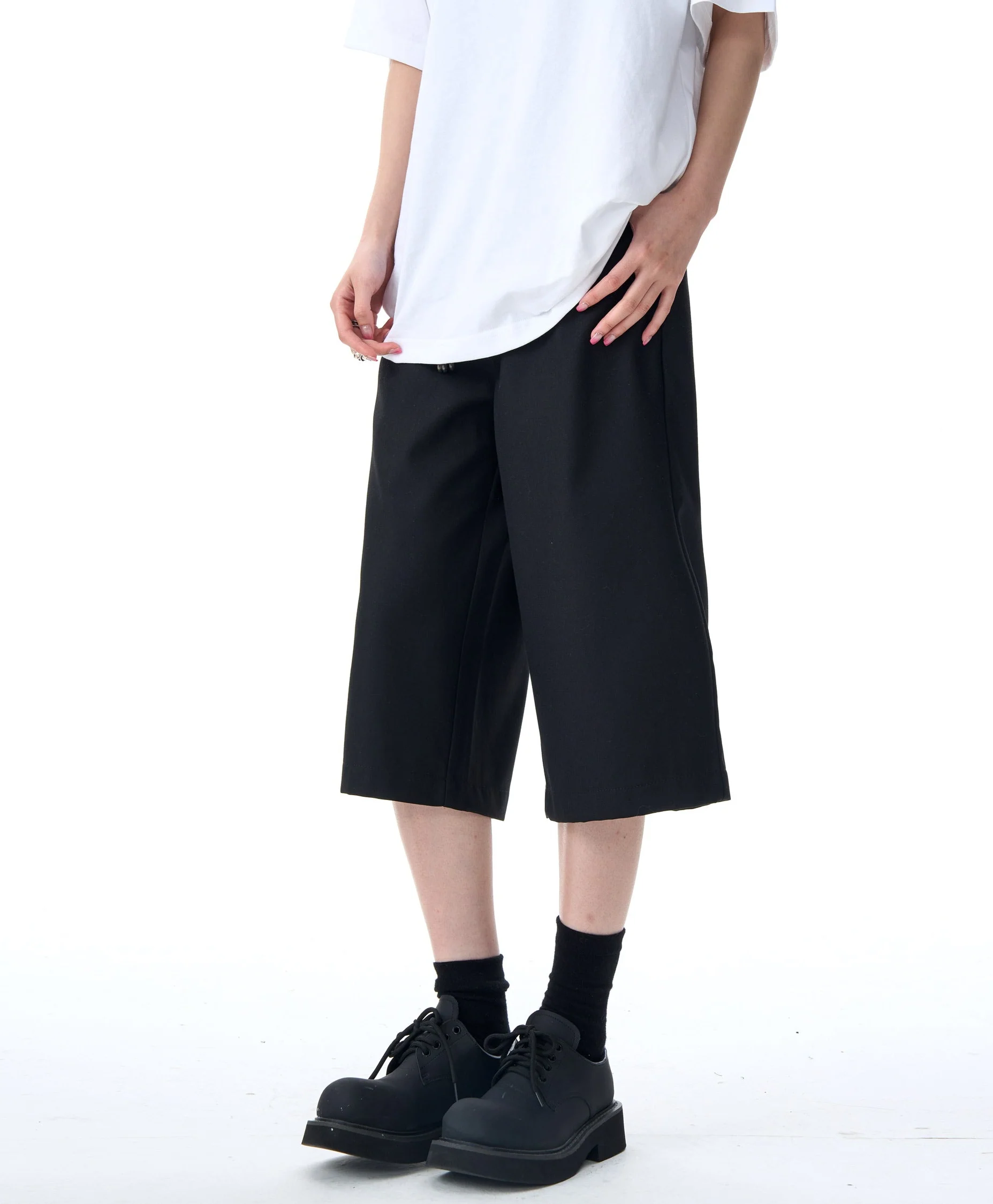Mid Waist Wide Leg Bermuda Shorts - Image 8