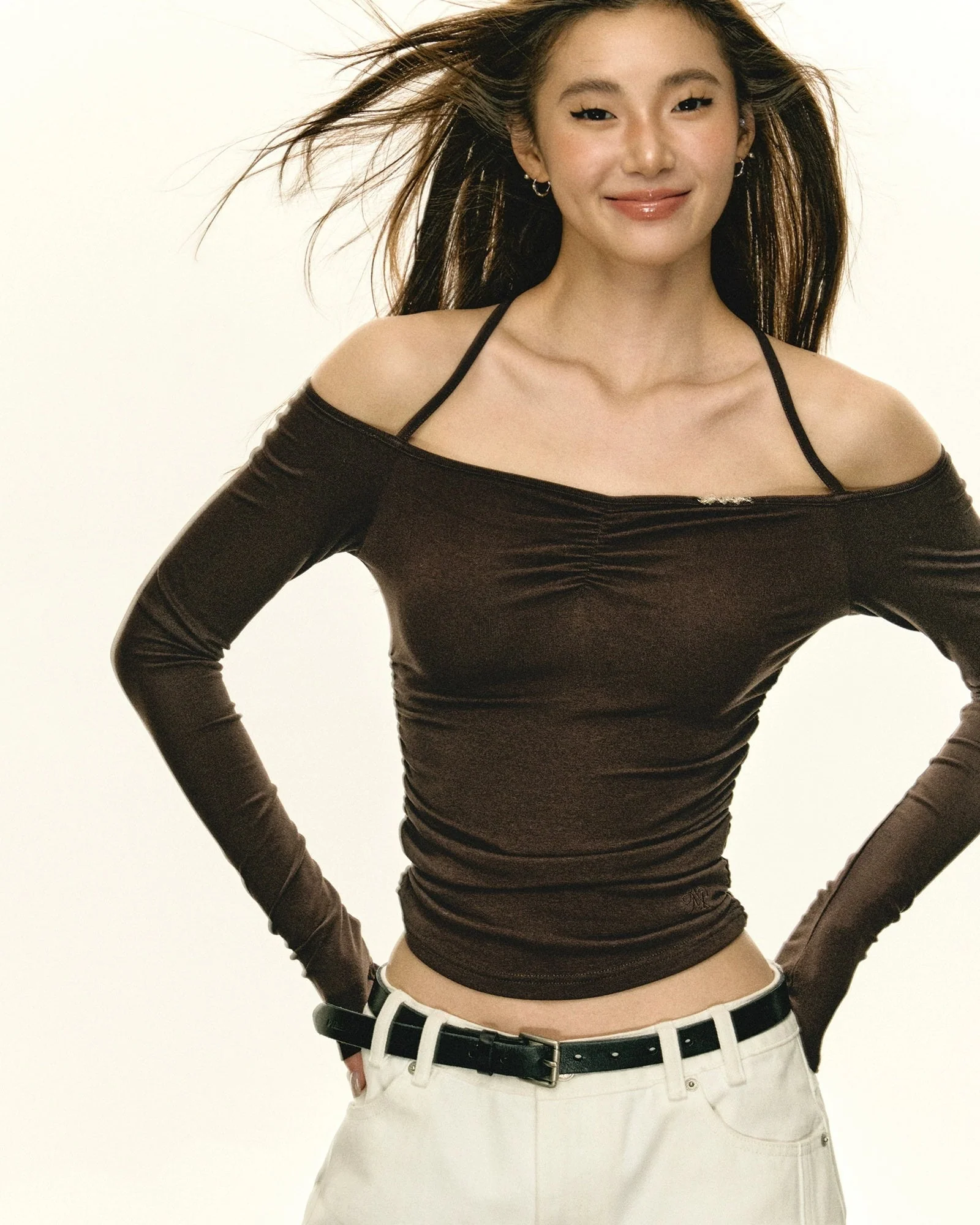 Off-Shoulder Long-Sleeve Top with Shoulder Straps and Ruched Detail - Image 3