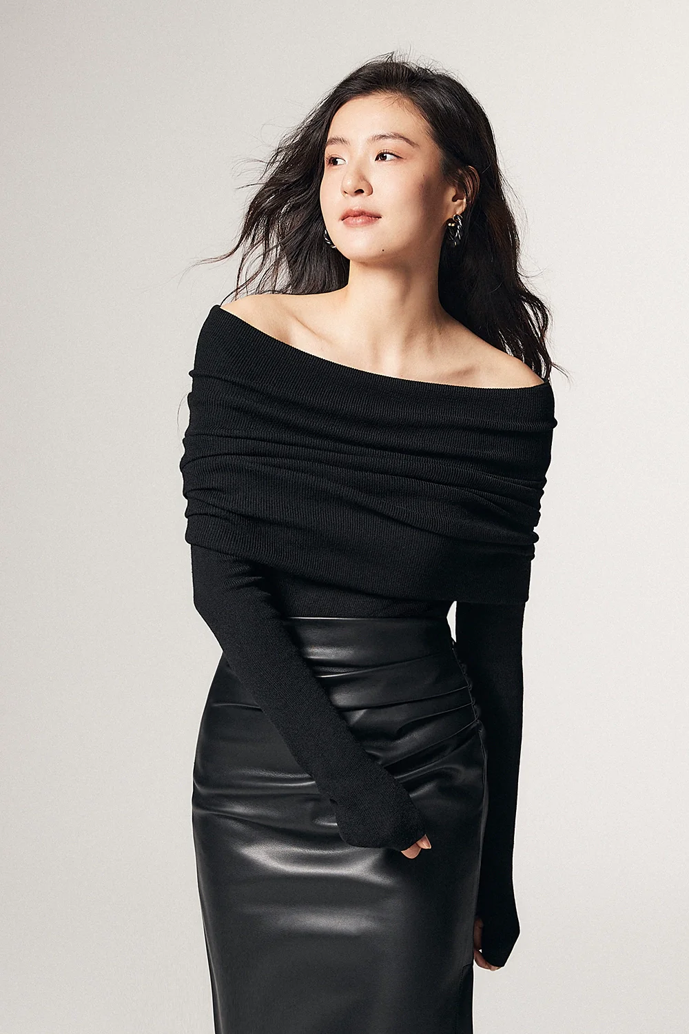 Off-Shoulder Ribbed Knit Layered Long Sleeve Sweater - Image 12