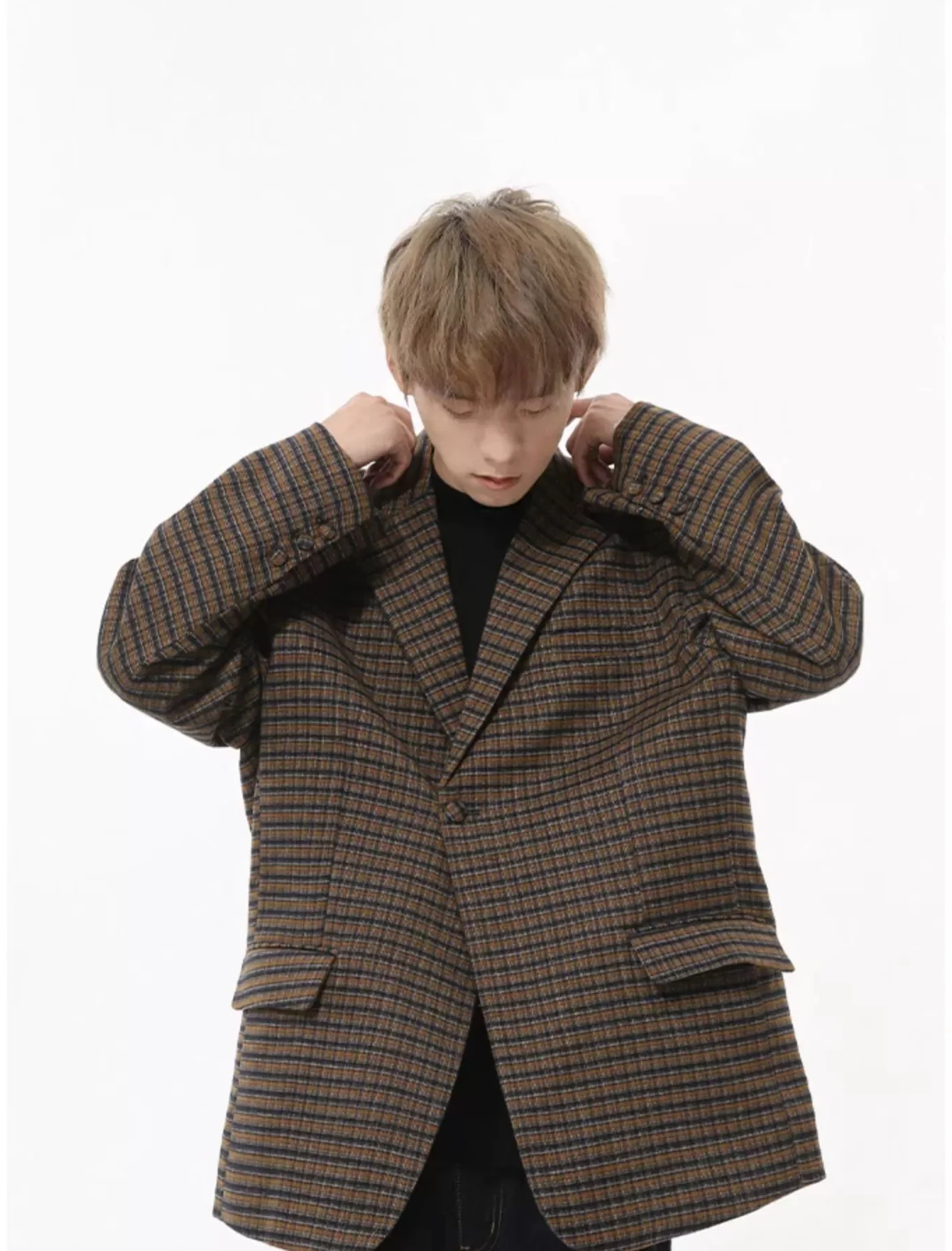 Oversized Checkered Single Breasted Blazer with Structured Shoulders - Image 4