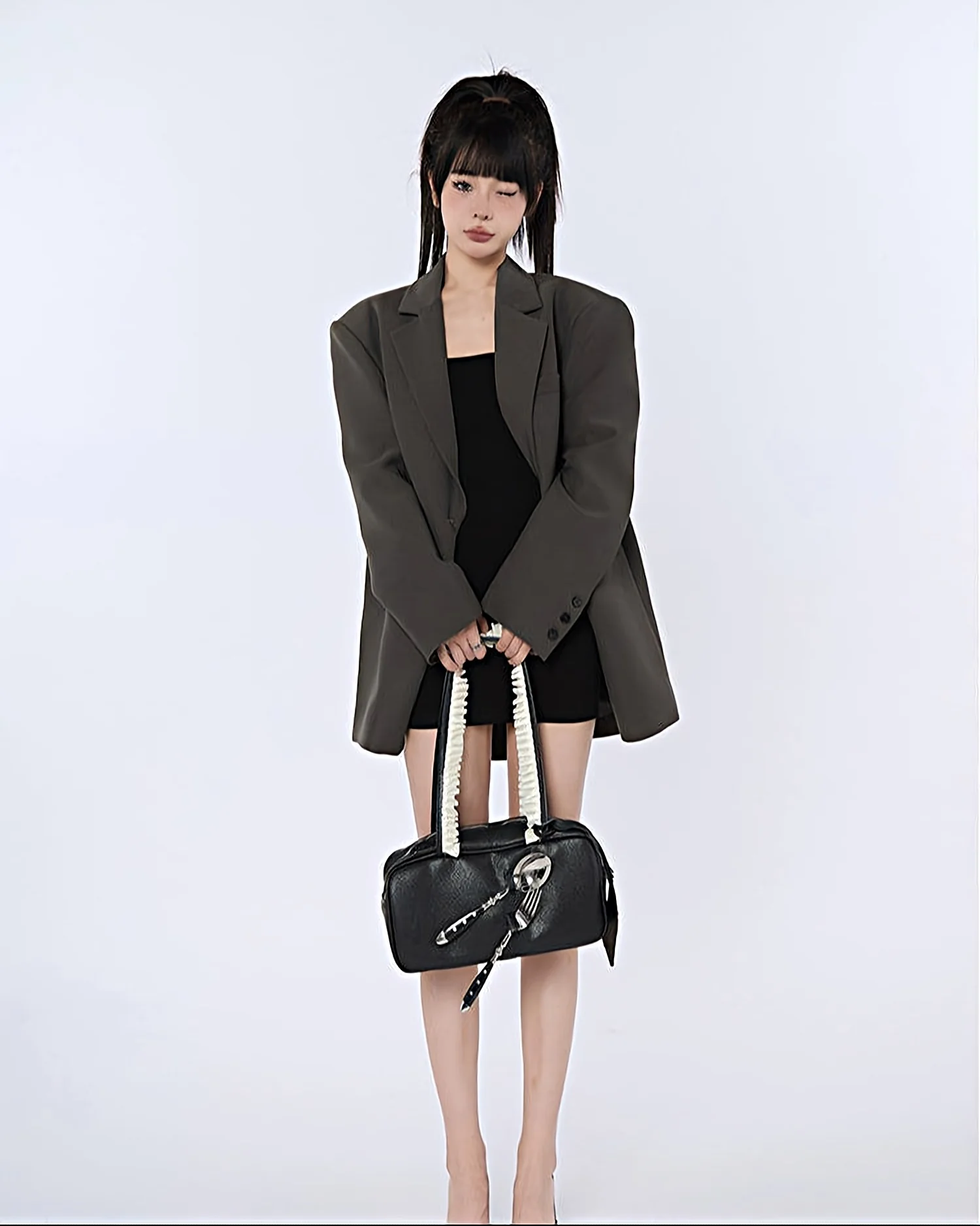 Oversized Solid Blazer with Notch Lapels - Image 4