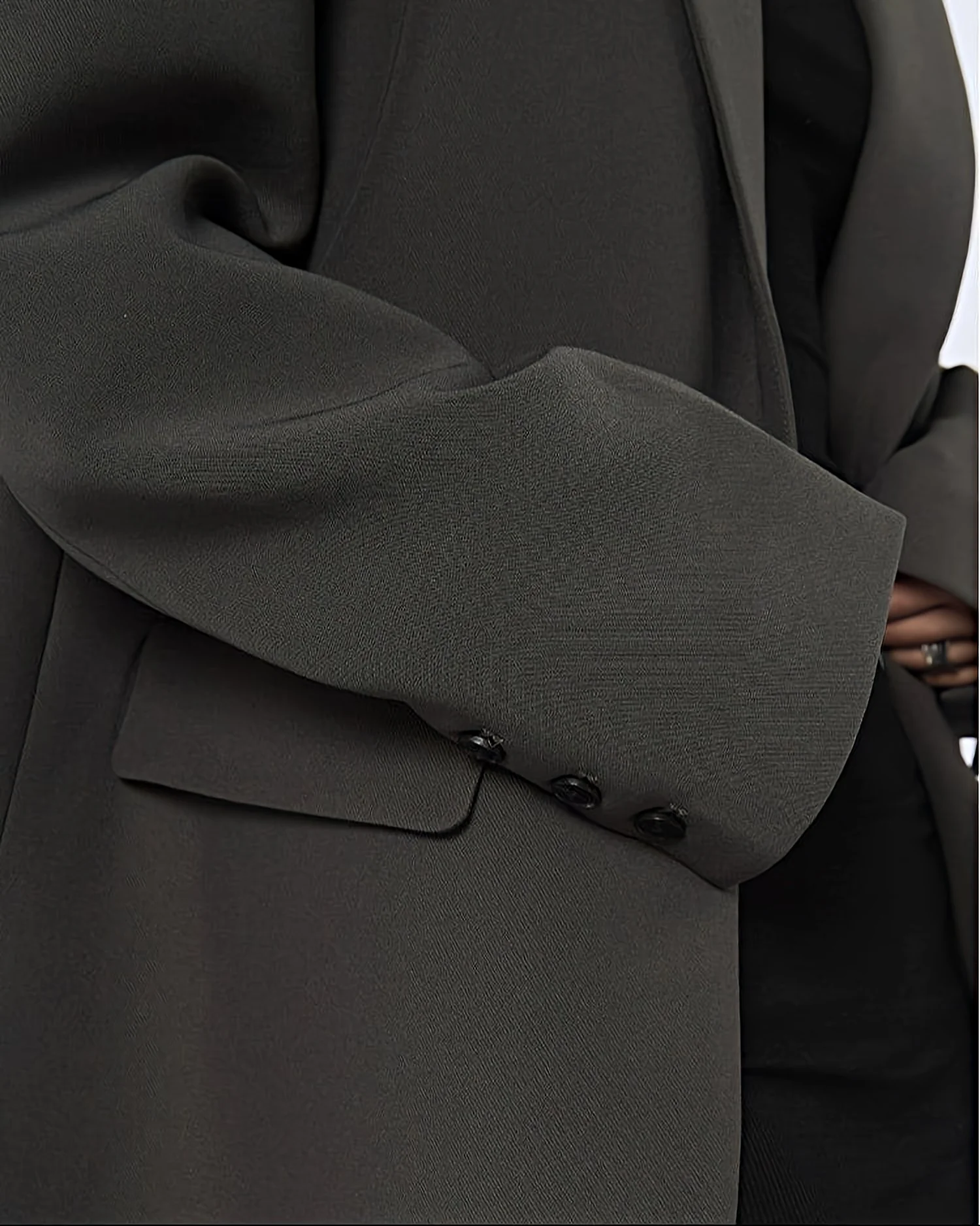 Oversized Solid Blazer with Notch Lapels - Image 6