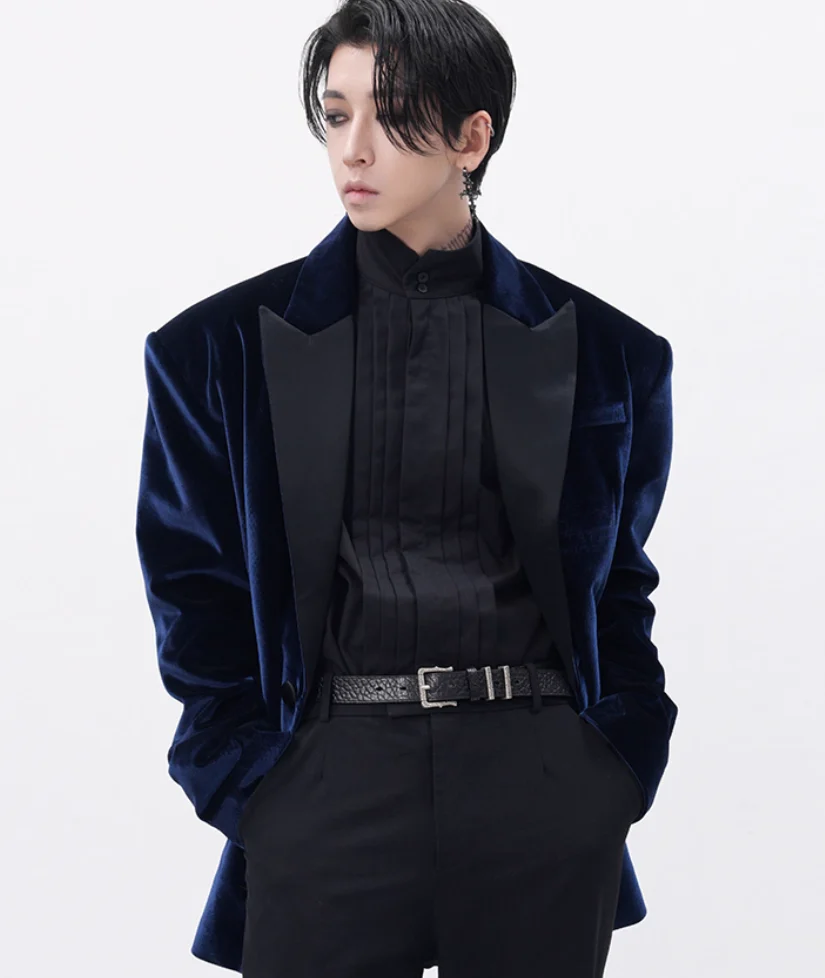 Oversized Wide-Fit Velvet Blazer with Contrast Lapel - Image 4