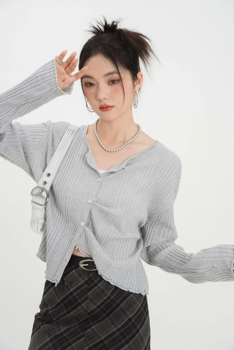 Ruffle Hem Ribbed Button Top - Image 10