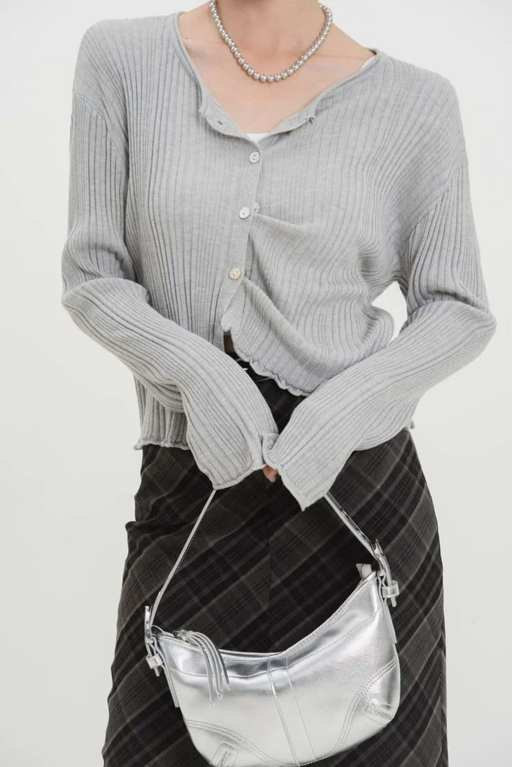 Ruffle Hem Ribbed Button Top - Image 11