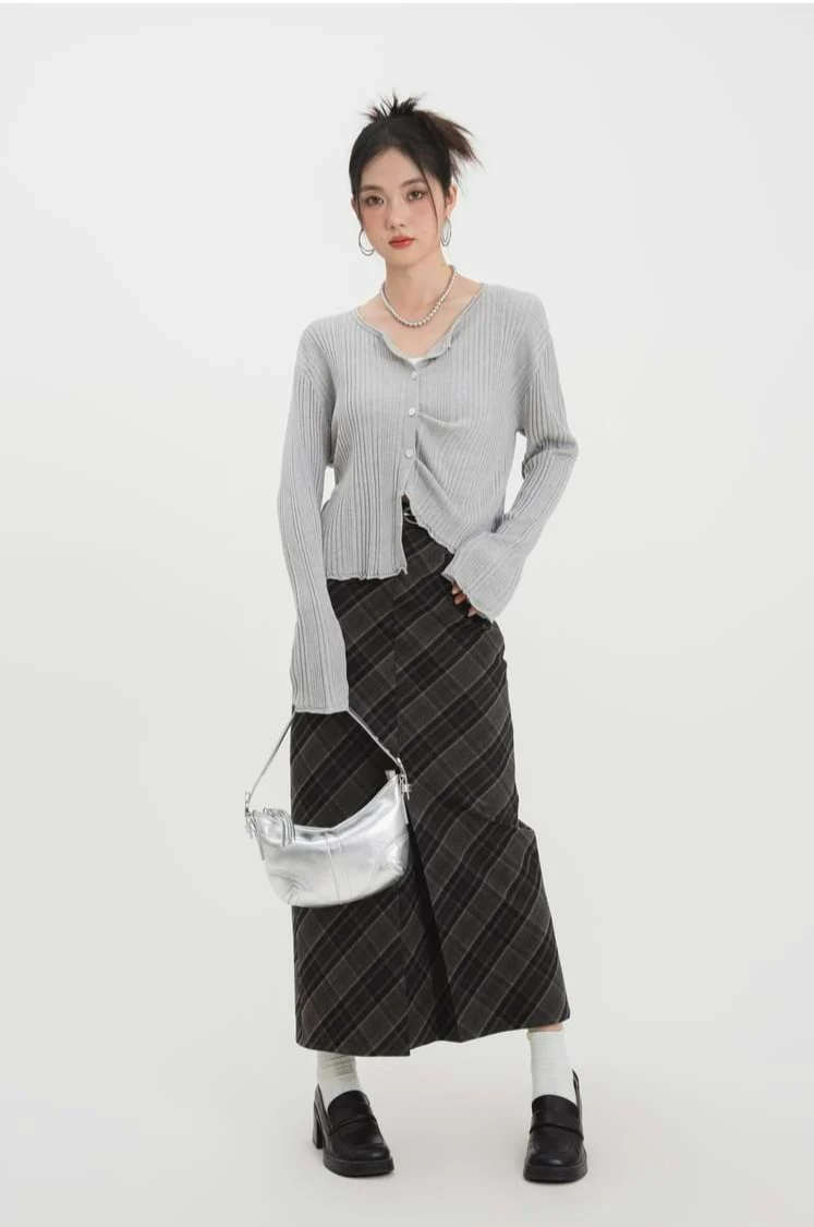 Ruffle Hem Ribbed Button Top - Image 13