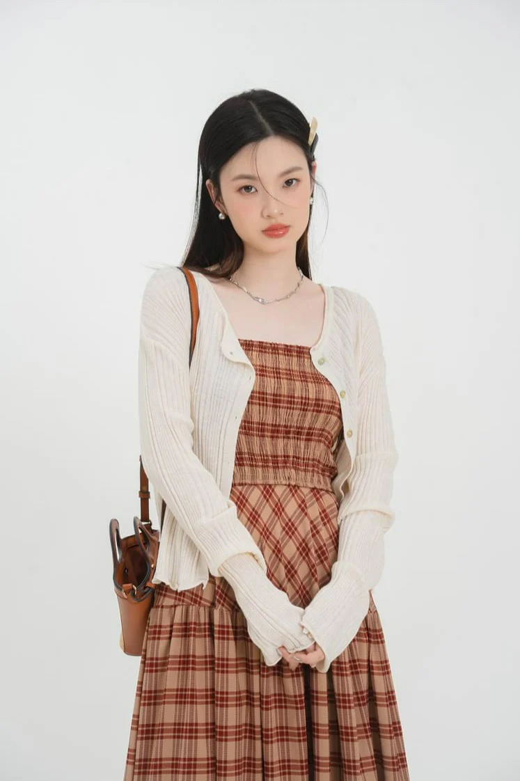 Ruffle Hem Ribbed Button Top - Image 16