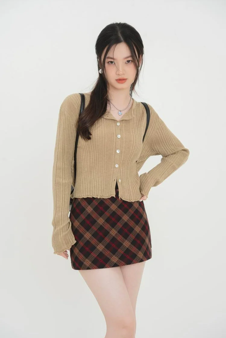 Ruffle Hem Ribbed Button Top - Image 2