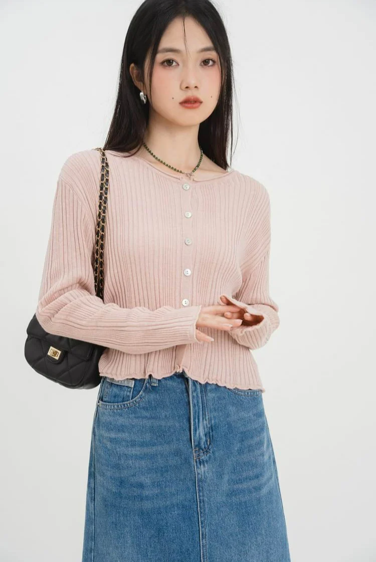 Ruffle Hem Ribbed Button Top - Image 25