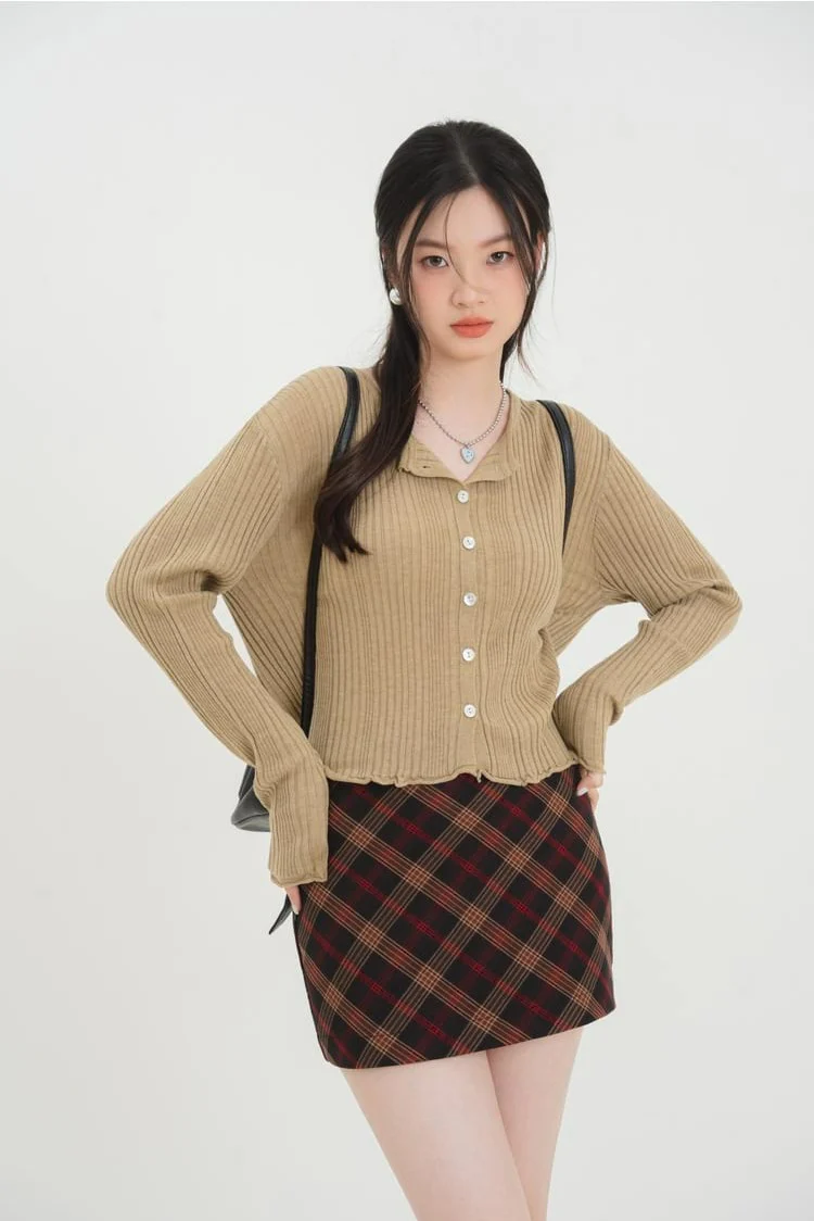 Ruffle Hem Ribbed Button Top - Image 3