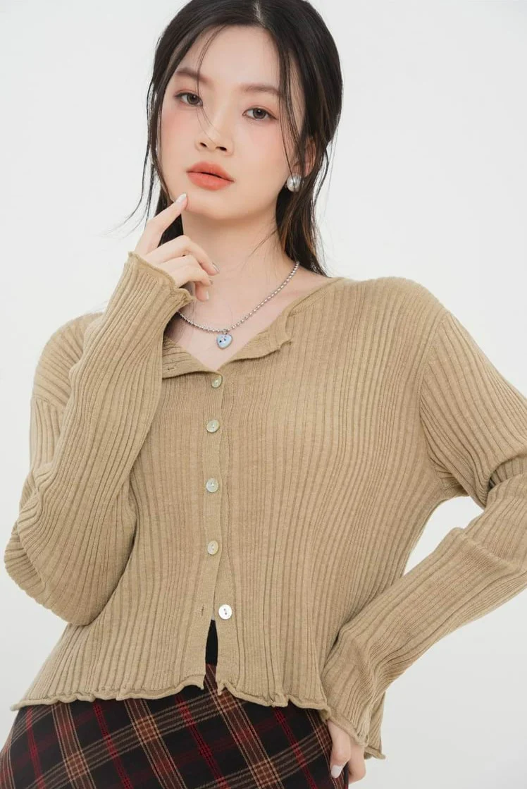 Ruffle Hem Ribbed Button Top - Image 7