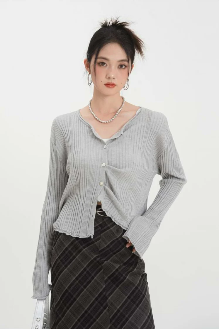 Ruffle Hem Ribbed Button Top - Image 8