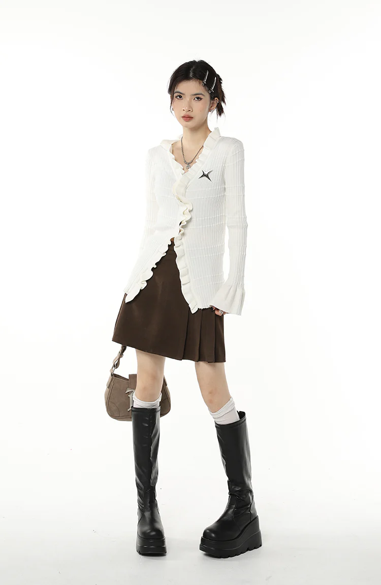 Ruffled Hem Ribbed Top with Star Pin Accessory - Image 20