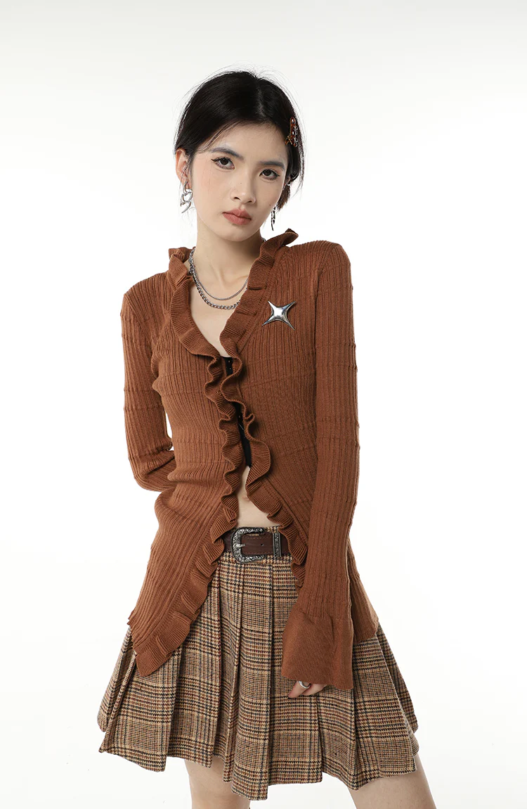 Ruffled Hem Ribbed Top with Star Pin Accessory - Image 25