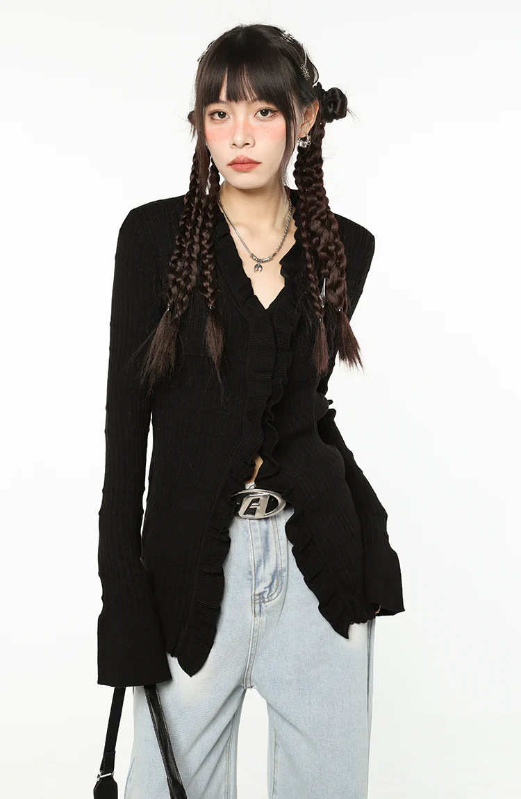 Ruffled Hem Ribbed Top with Star Pin Accessory - Image 4