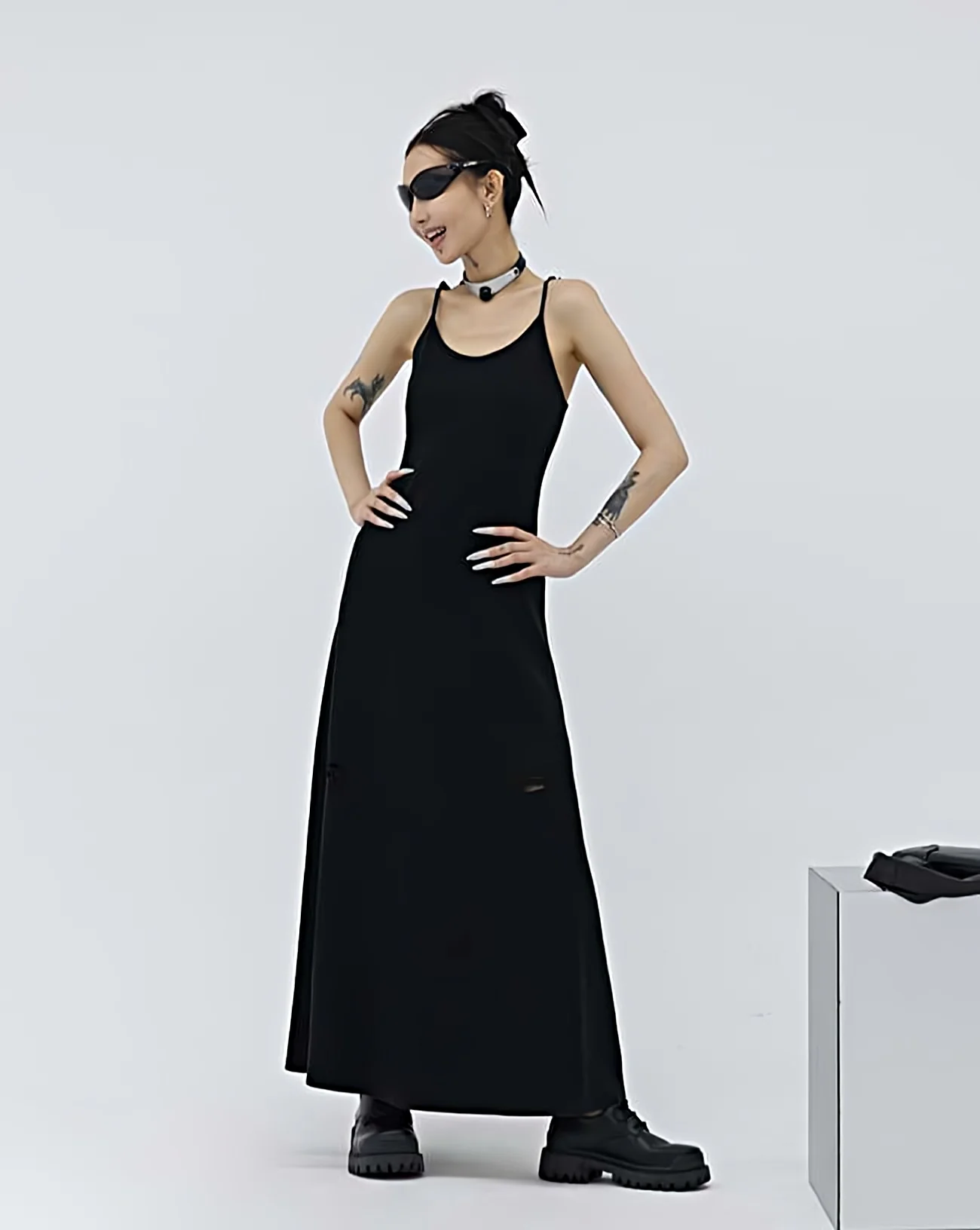 Slim Scoop-Neck Classic Distressed Maxi Dress - Image 2