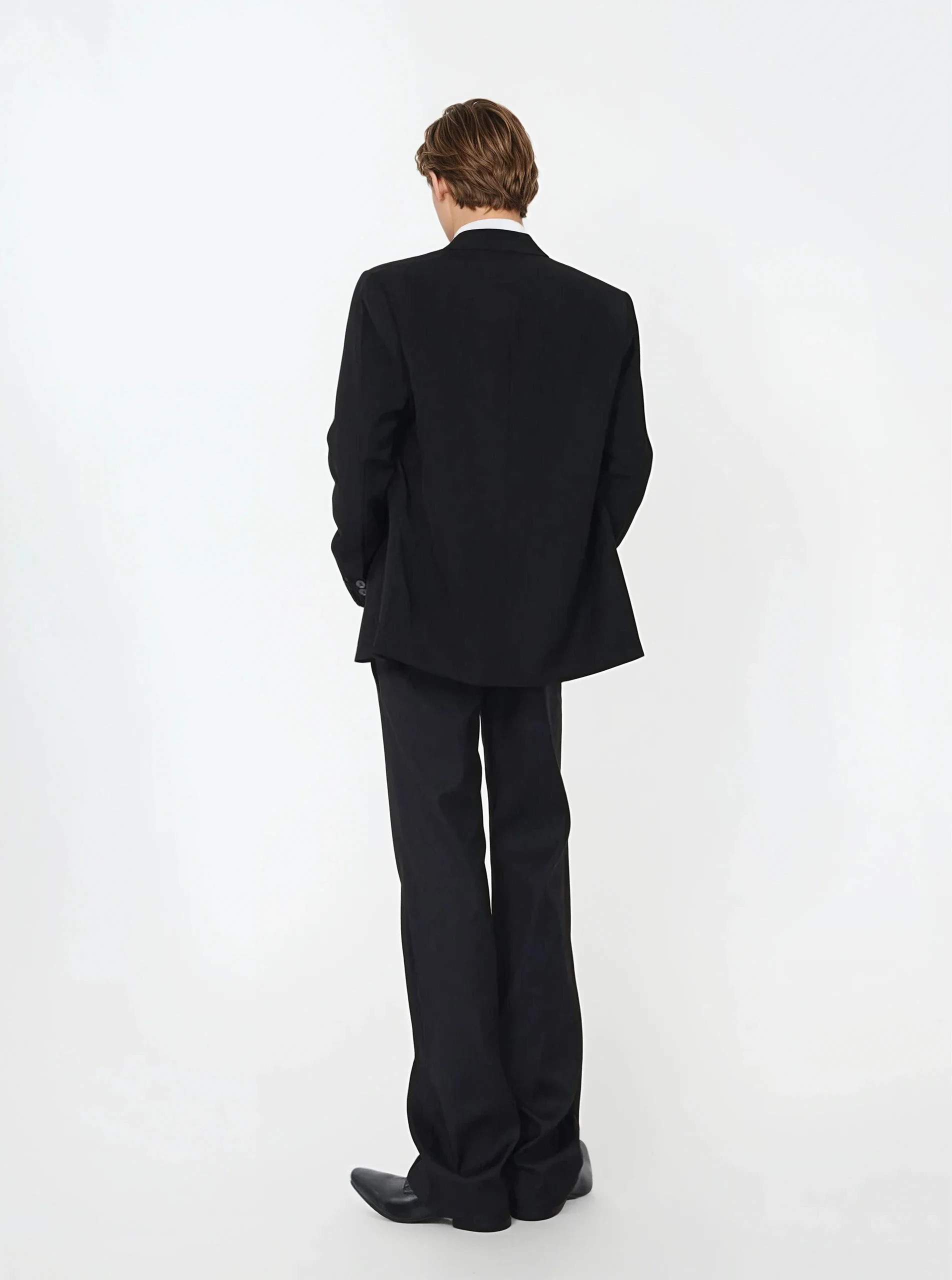 Structured Fit Single-Breasted Blazer with Notch Lapel and Chain Detail - Image 11