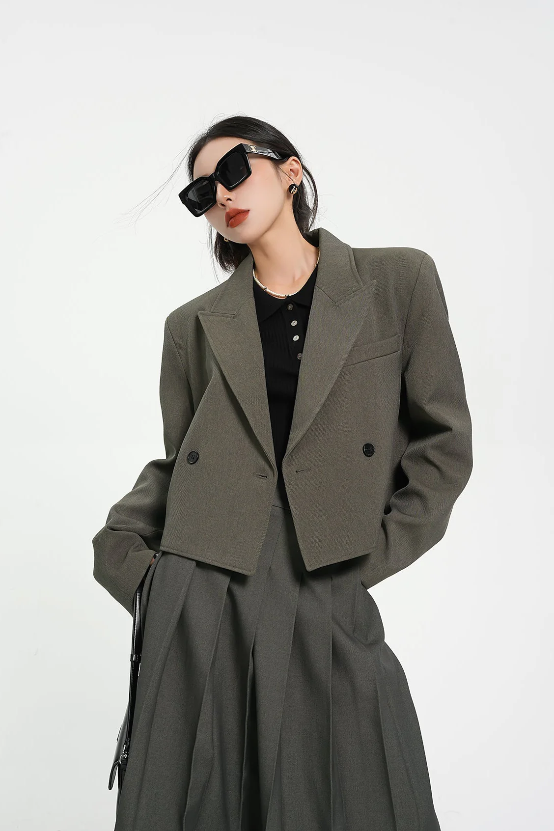 Structured Shoulder Double-Breasted Cropped Blazer - Image 7