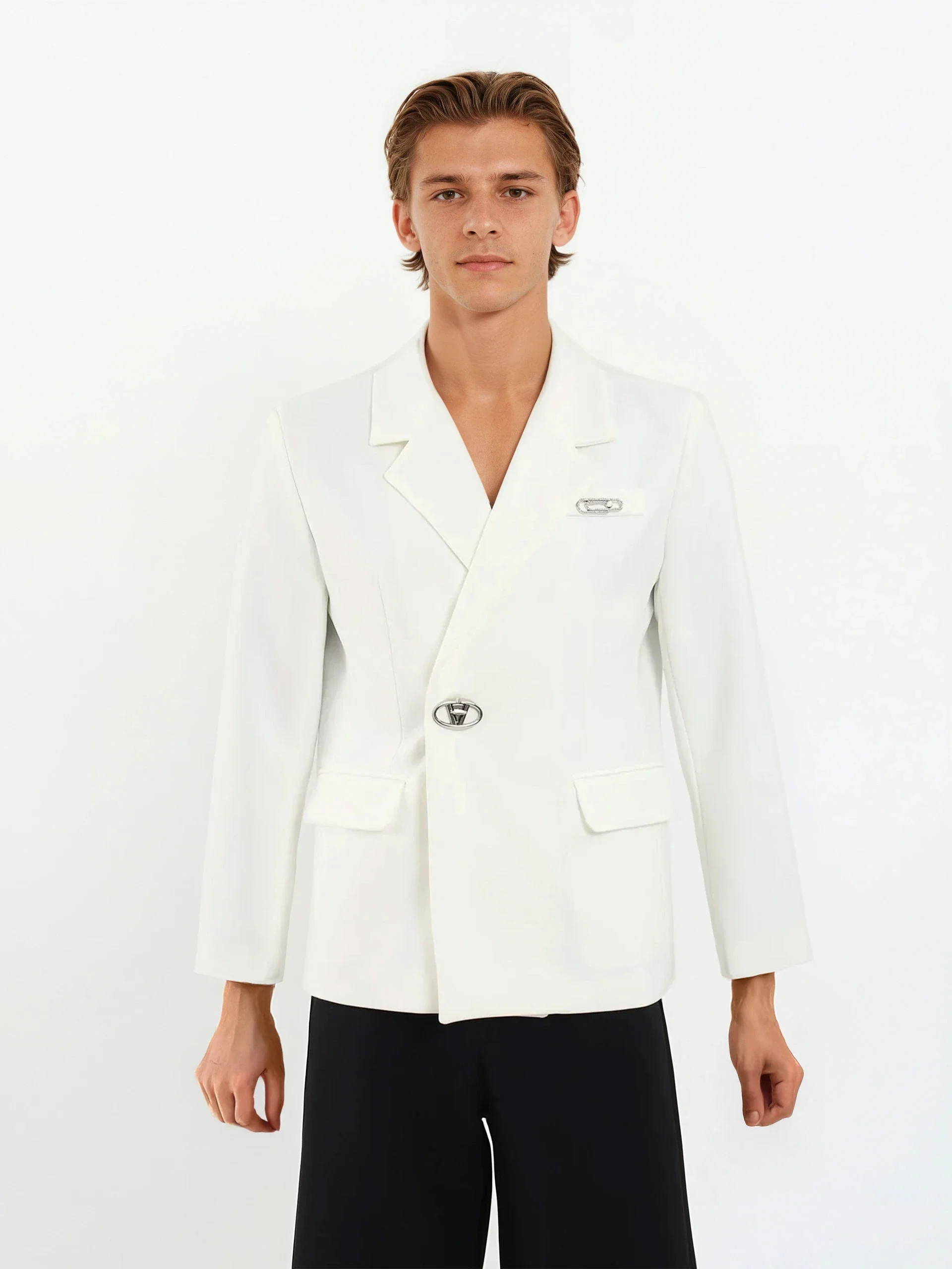 Structured Single-Breasted Blazer with Metal Clasp and Brooch Detail - Image 5