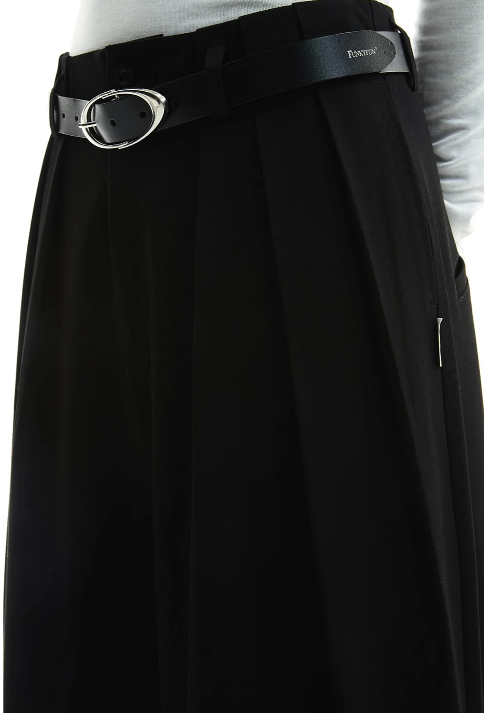 Wide Leg Pleated Bermuda Shorts with Belt Loops - Image 5