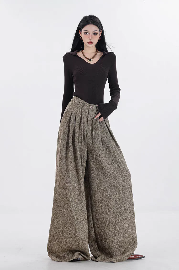 Wide-Leg Pleated Textured Trousers with Waist String - Image 4