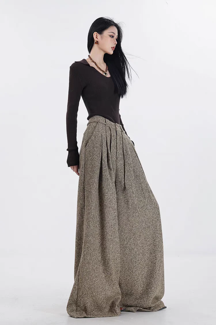 Wide-Leg Pleated Textured Trousers with Waist String - Image 8