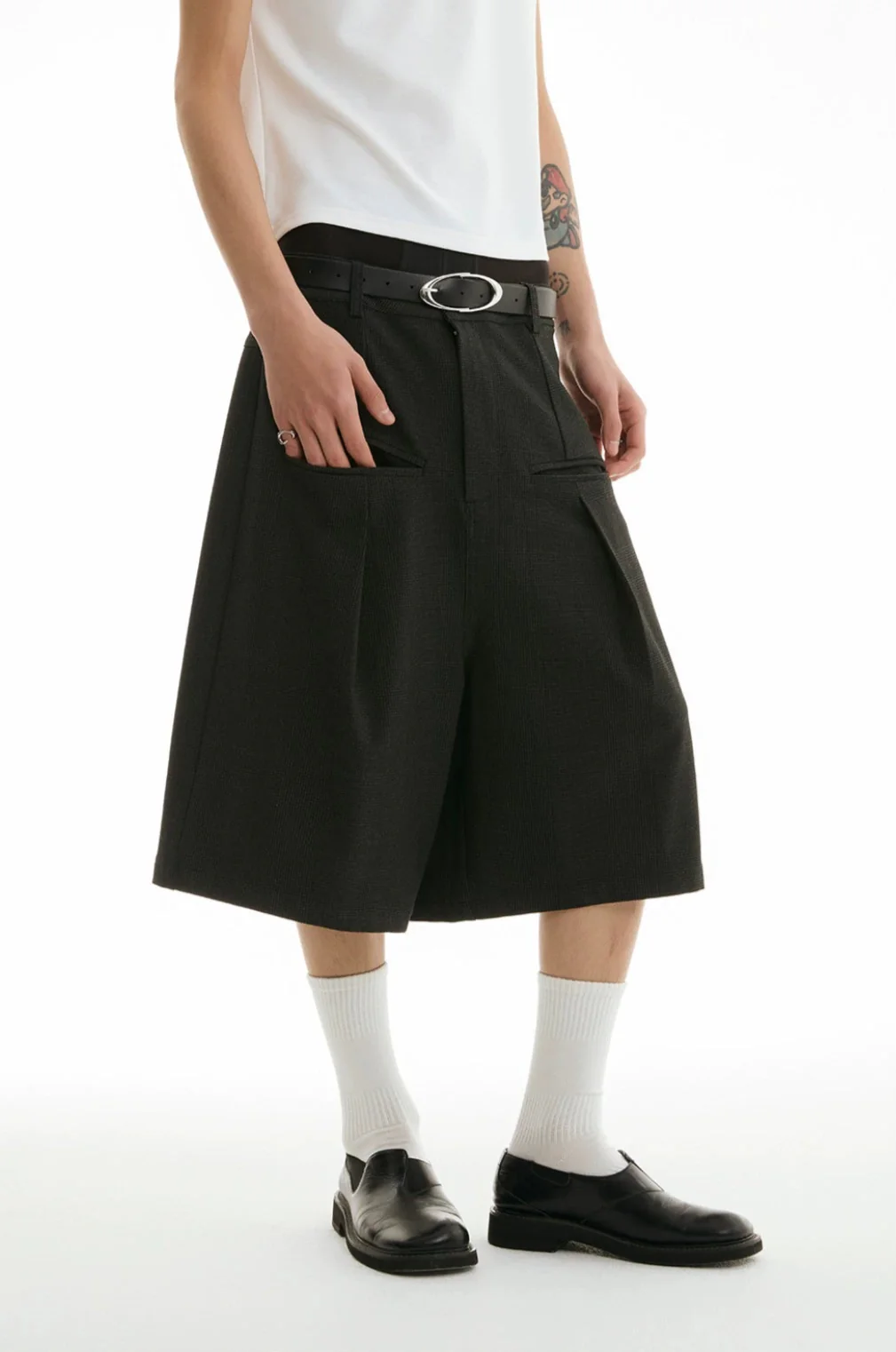 Wide-Leg Tailored Bermuda Shorts with Front Pleats - Image 2